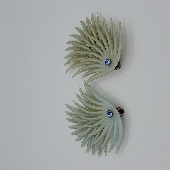 Vintage | Funky | Plastic | Clip Earrings - Picture 8 of 8